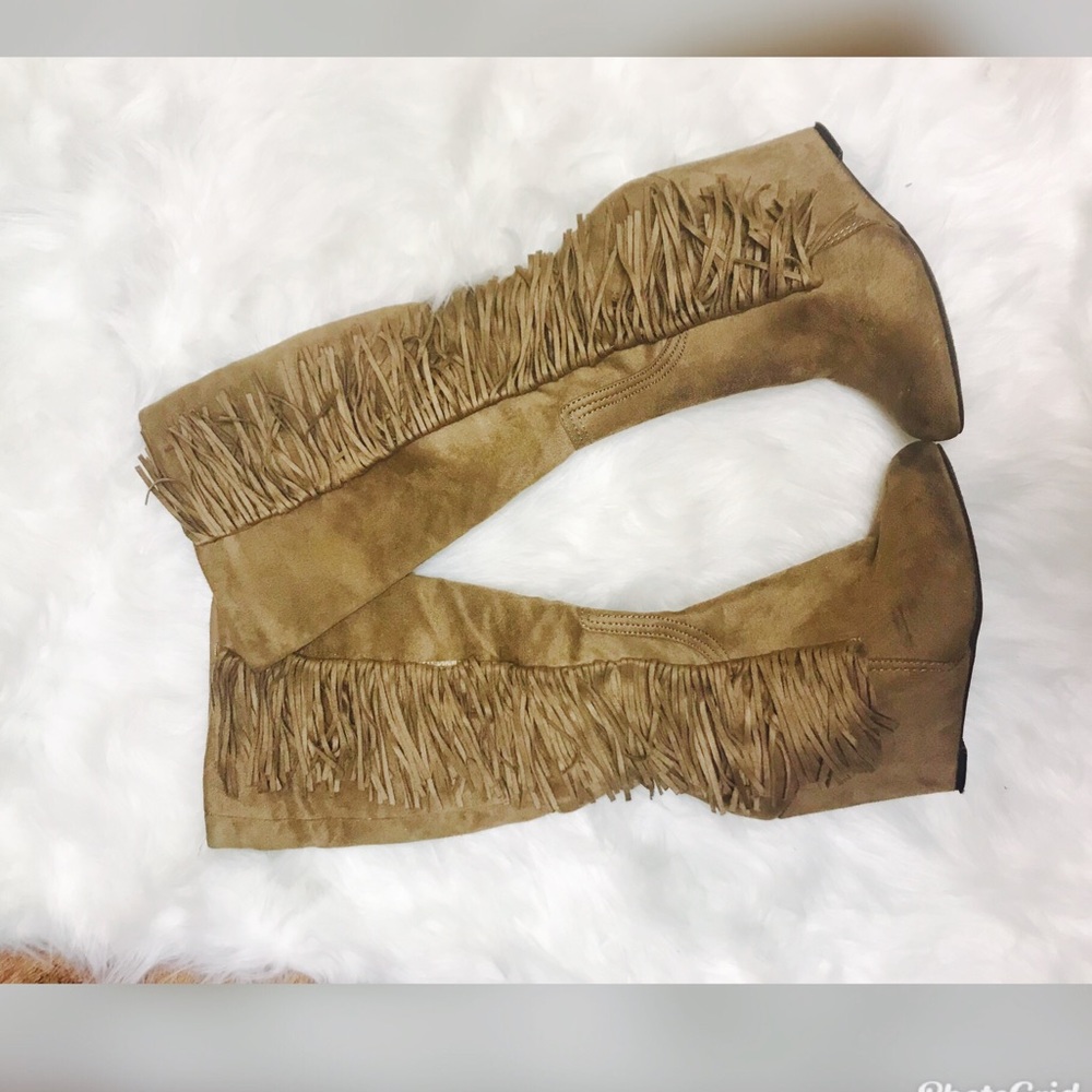 Tan fringed Boots 👢